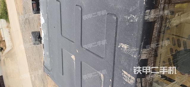 驾驶室顶部（整机外观）