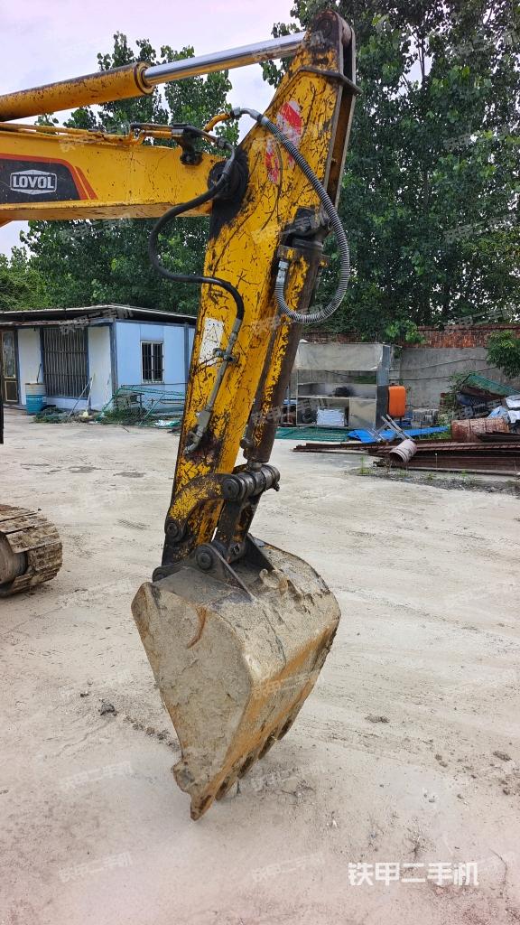 小臂整体左后(工作和回转装置) 小臂整体左后(工作和回转装置)