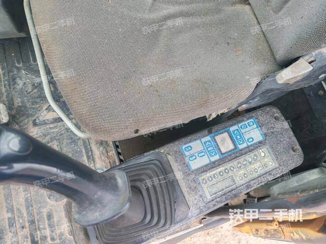 座椅左側(cè)控制臺/音響/含左手柄（駕駛室部分）