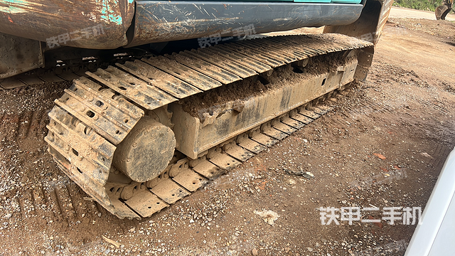 单侧履带整体(整机外观) 单侧履带整体(整机外观)