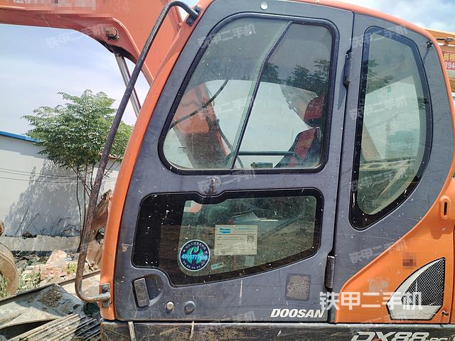 驾驶室整体（整机外观）