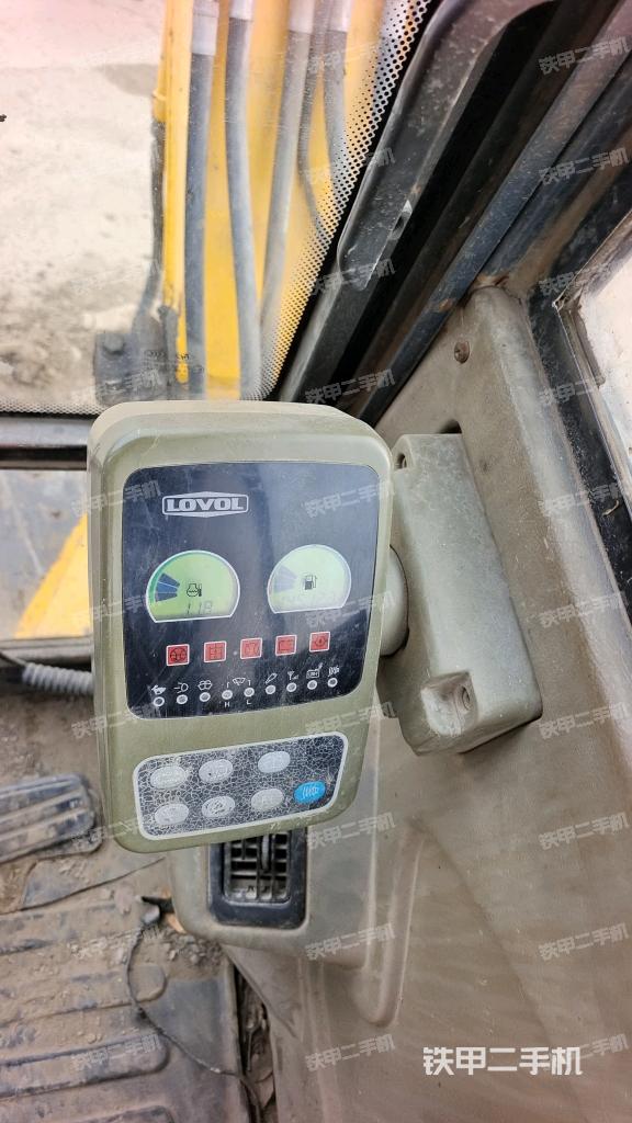 显示屏 (驾驶室部分) 显示屏 (驾驶室部分)