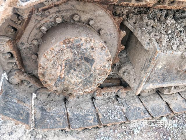 右驅(qū)動輪（行走機構(gòu)）