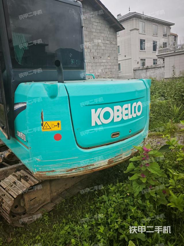 驾驶室顶部（整机外观）