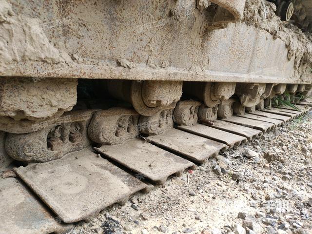 右侧履带整体(行走机构) 右侧履带整体(行走机构)