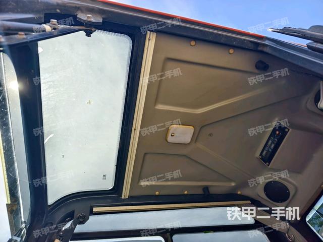 顶棚整体(驾驶室部分) 顶棚整体(驾驶室部分)