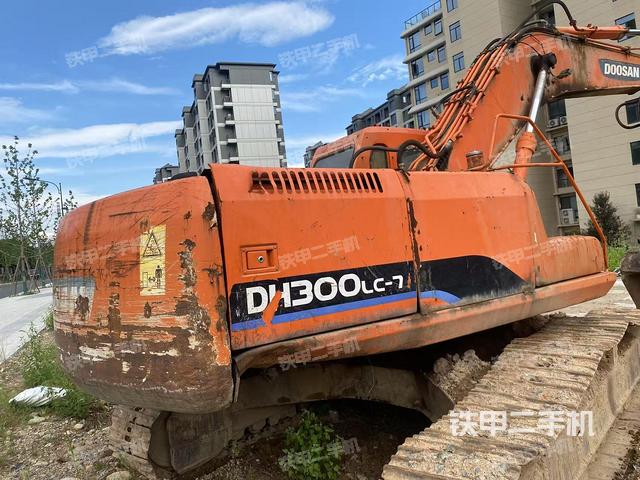 整机右后45°(整机外观) 整机右后45°(整机外观)