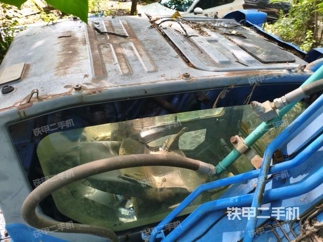 驾驶室顶部（整机外观）