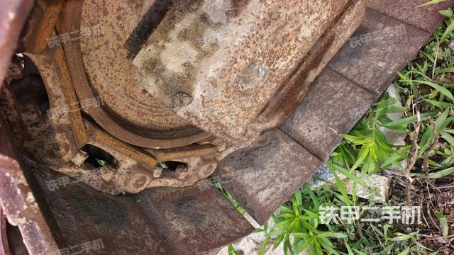 左导向轮(行走机构) 左导向轮(行走机构)