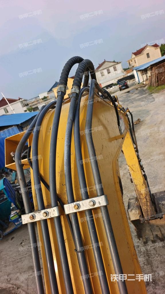 大臂背部俯视(工作和回转装置) 大臂背部俯视(工作和回转装置)