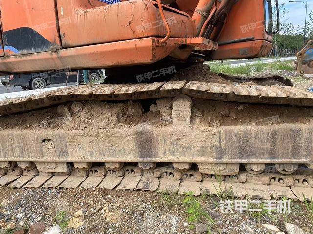 单侧履带整体(整机外观) 单侧履带整体(整机外观)