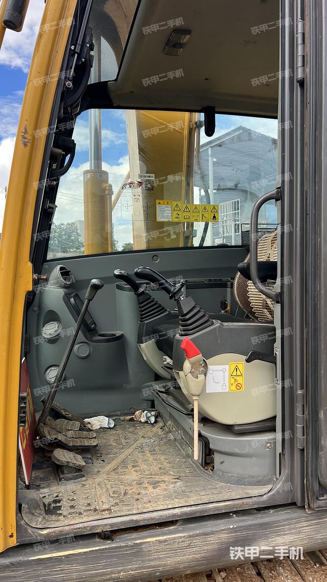 驾驶室整体(整机外观) 驾驶室整体(整机外观)