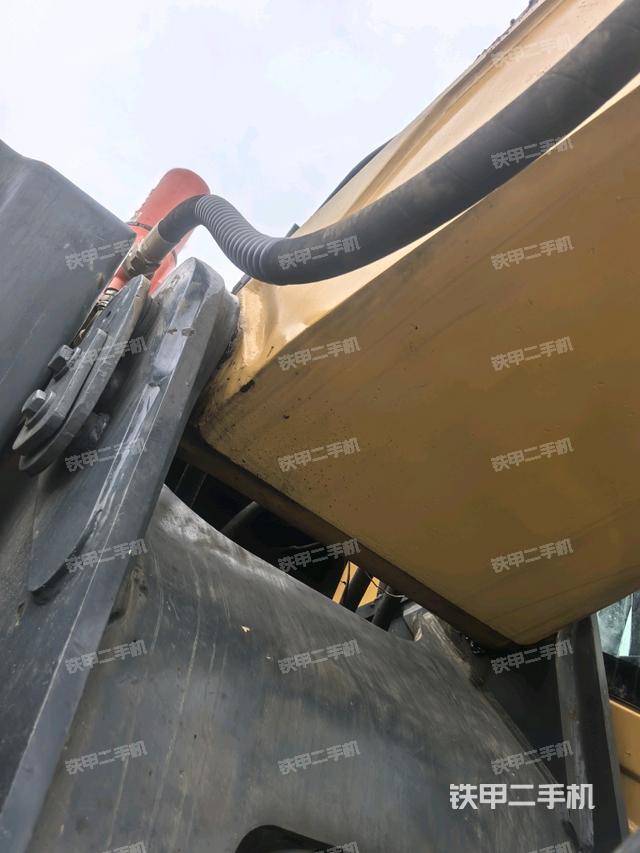 大臂根部 斜视(工作和回转装置) 大臂根部 斜视(工作和回转装置)