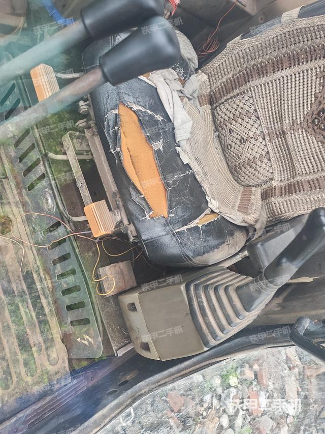 驾驶室整体(整机外观) 驾驶室整体(整机外观)