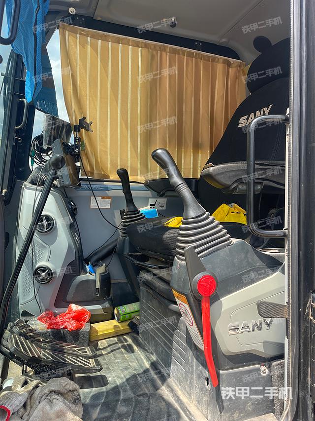 驾驶室整体（整机外观）