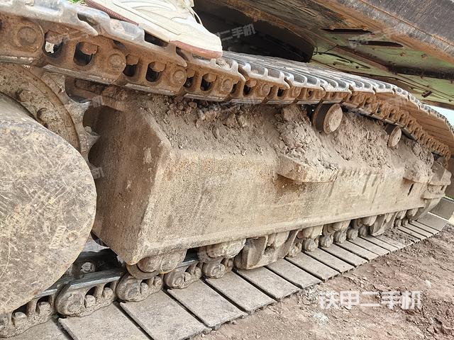 单侧履带整体(整机外观) 单侧履带整体(整机外观)