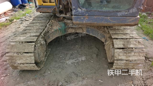 转盘和下车架正前(工作和回转装置) 转盘和下车架正前(工作和回转装置)