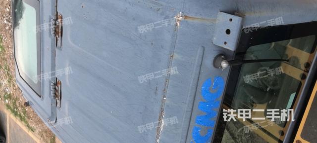 驾驶室顶部(整机外观) 驾驶室顶部(整机外观)