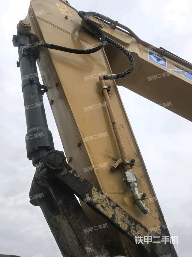 小臂整体左后(工作和回转装置) 小臂整体左后(工作和回转装置)