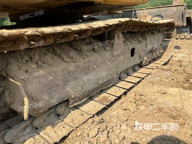 单侧履带整体(整机外观) 单侧履带整体(整机外观)