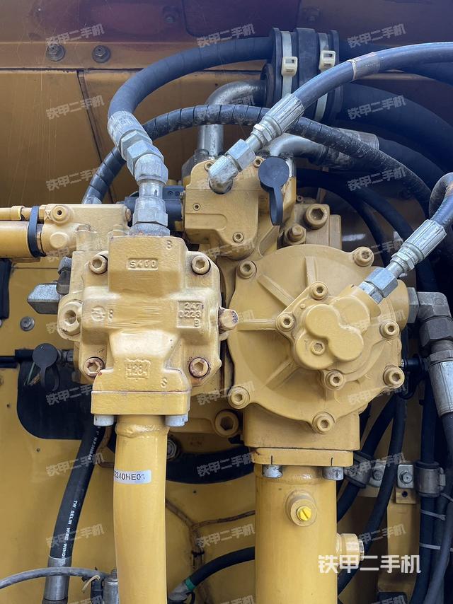 液壓泵艙室正面整體（整機(jī)外觀）