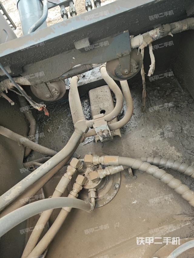 中央回转接头特写(上车部件) 中央回转接头特写(上车部件)