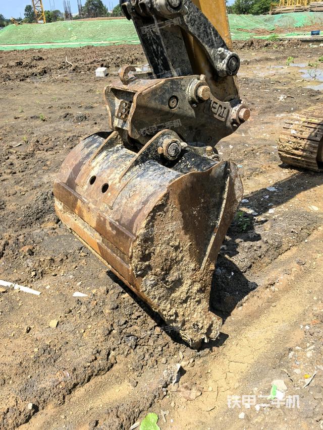 铲斗45度(工作和回转装置) 铲斗45度(工作和回转装置)