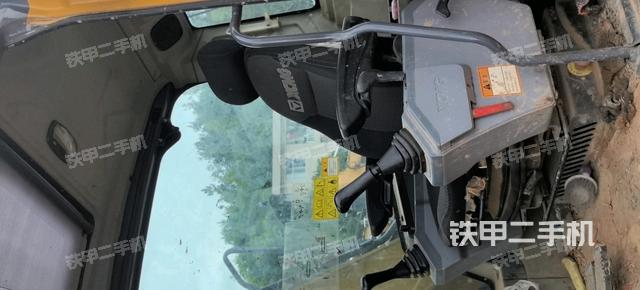 驾驶室整体(整机外观) 驾驶室整体(整机外观)