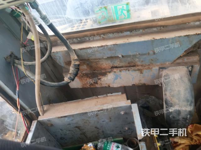 顶棚整体(驾驶室部分) 顶棚整体(驾驶室部分)