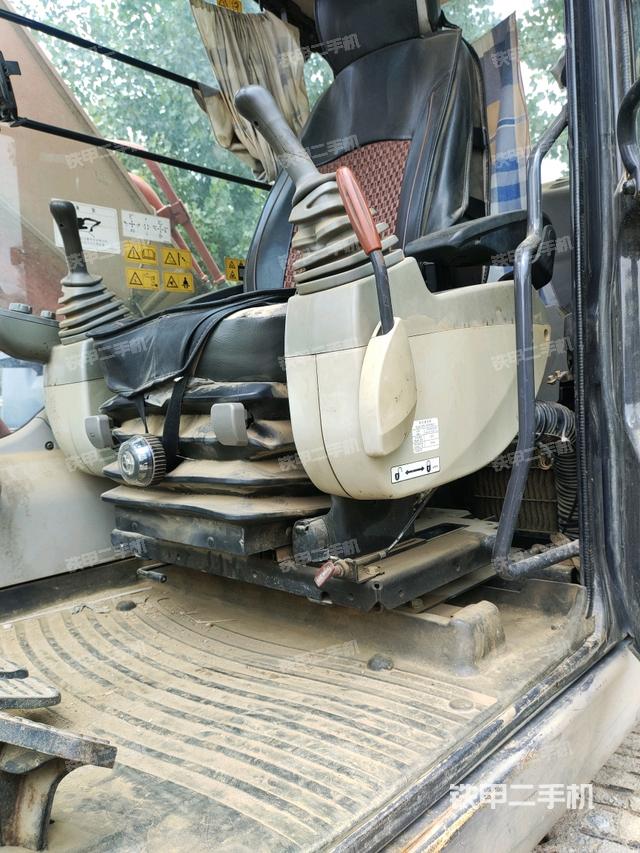 驾驶室左后45度(驾驶室部分) 驾驶室左后45度(驾驶室部分)