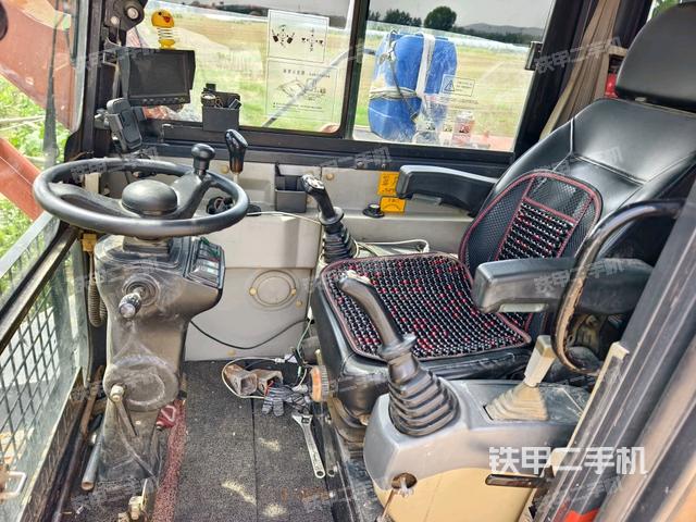 后窗玻璃角标(驾驶室部分) 后窗玻璃角标(驾驶室部分)