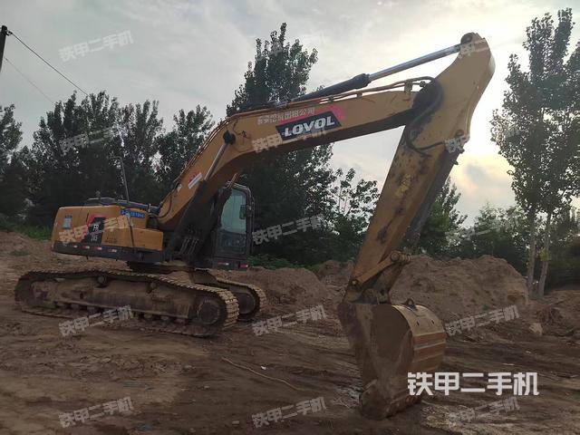 雷沃重工FR215E2挖掘機(jī)
