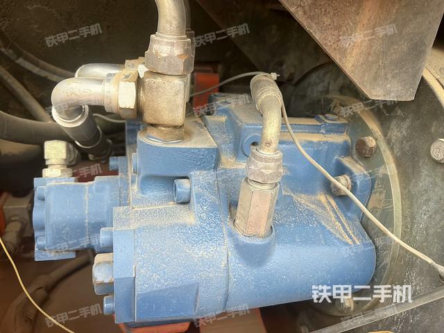 液压泵舱室正面整体(整机外观) 液压泵舱室正面整体(整机外观)