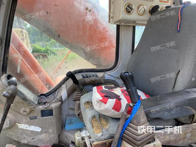 驾驶室整体(整机外观) 驾驶室整体(整机外观)