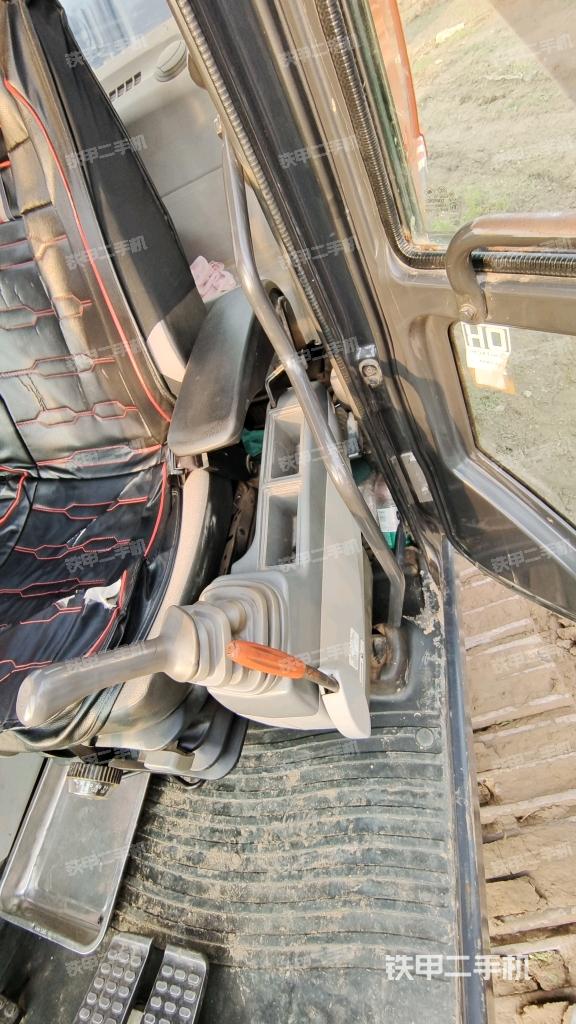 座椅左侧控制台/音响/含左手柄（驾驶室部分）