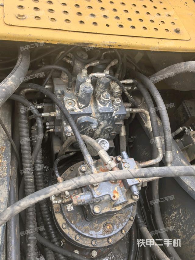 中央回转接头特写(上车部件) 中央回转接头特写(上车部件)