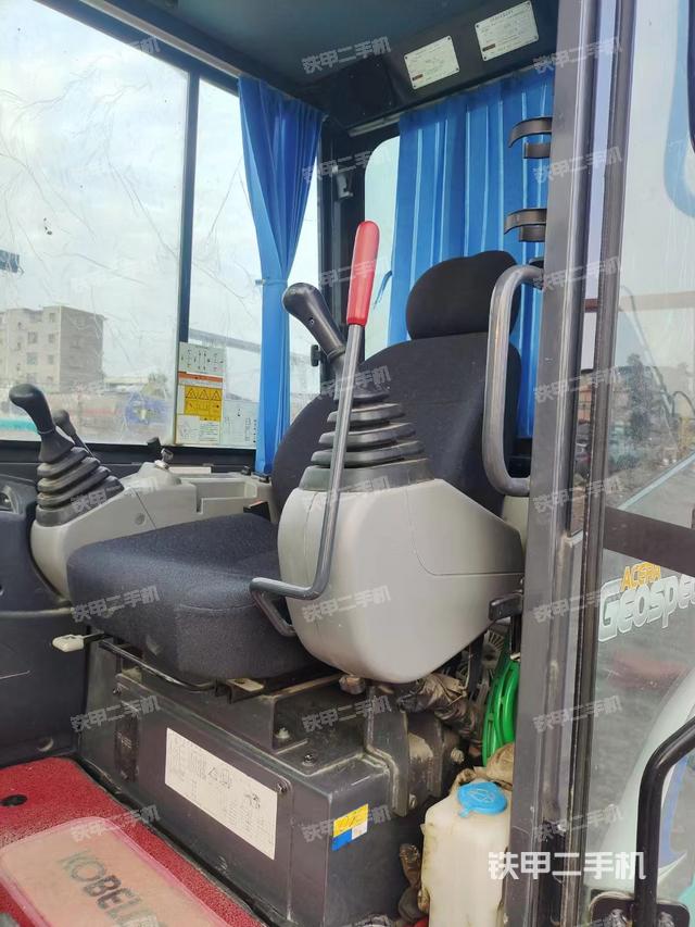 驾驶室整体（整机外观）