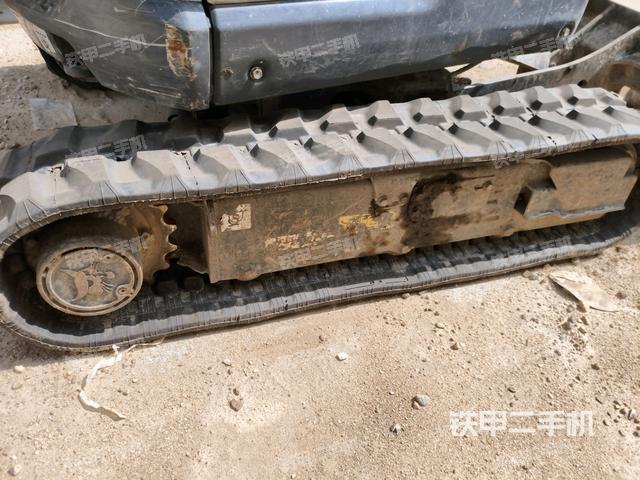 单侧履带整体(整机外观) 单侧履带整体(整机外观)