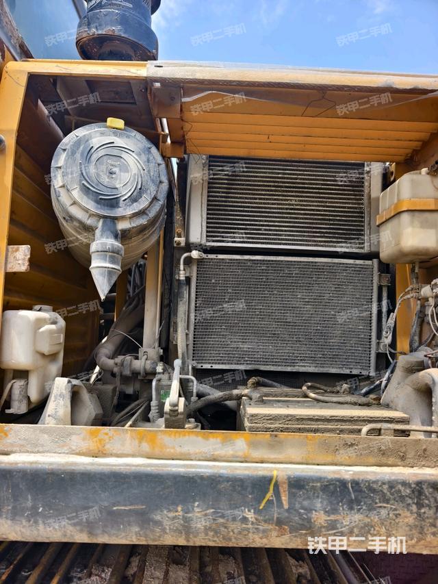 散热器正面(大件舱室) 散热器正面(大件舱室)