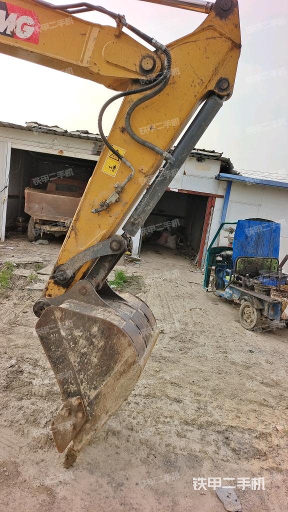 小臂整体右前(工作和回转装置) 小臂整体右前(工作和回转装置)