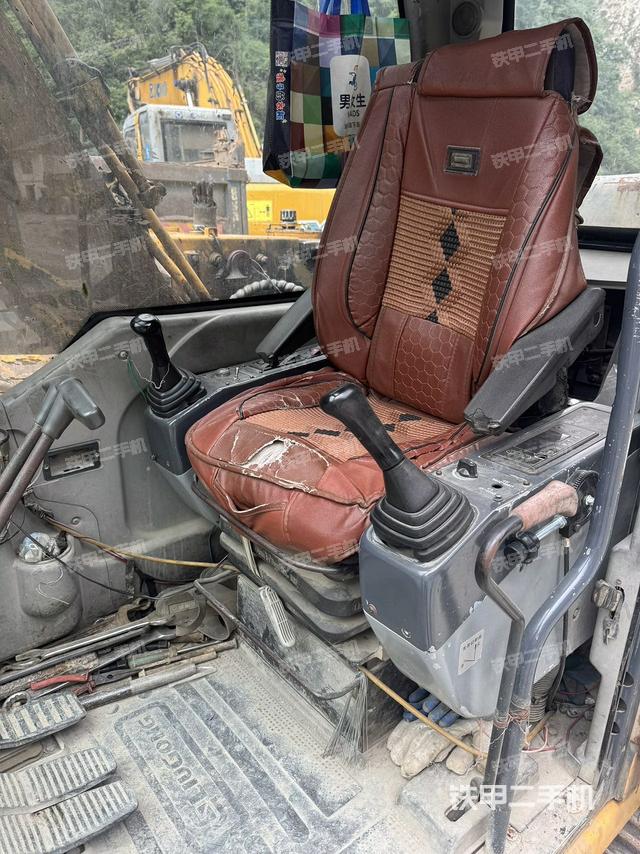 驾驶室整体（整机外观）