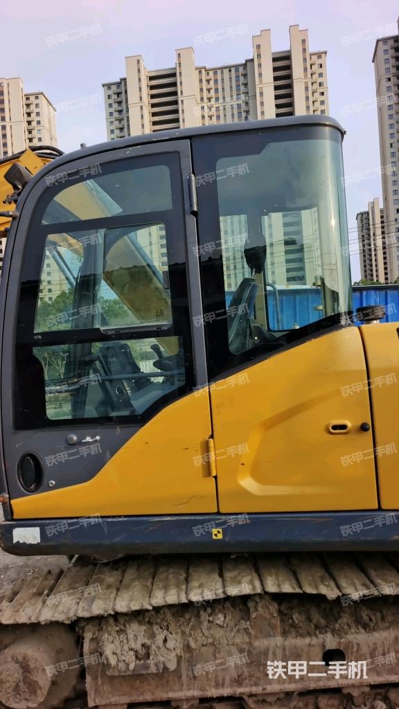 驾驶室正侧(驾驶室部分)  驾驶室正侧(驾驶室部分)