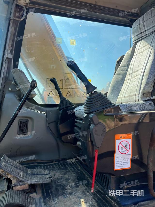 驾驶室整体(整机外观) 驾驶室整体(整机外观)