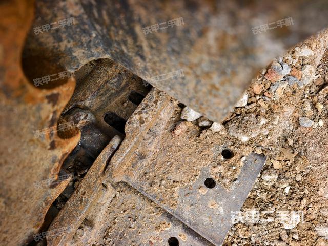 左側(cè)行走馬達(dá)蓋板（行走機構(gòu)）