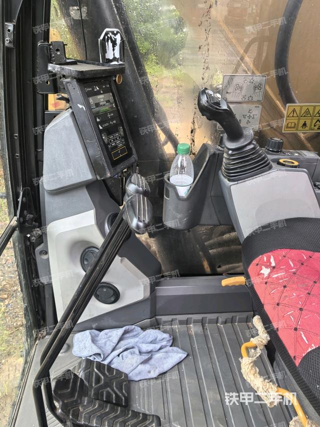 駕駛室整體（整機(jī)外觀）