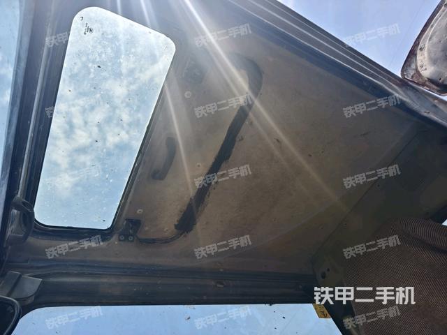 顶棚整体(驾驶室部分) 顶棚整体(驾驶室部分)