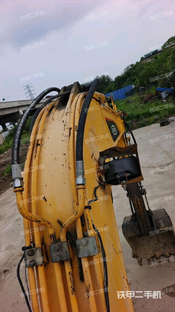 大臂背部俯视(工作和回转装置) 大臂背部俯视(工作和回转装置)