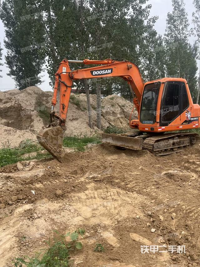 驾驶室整体(整机外观) 驾驶室整体(整机外观)