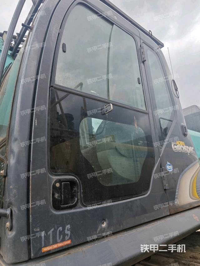 驾驶室左前45度(驾驶室部分) 驾驶室左前45度(驾驶室部分)