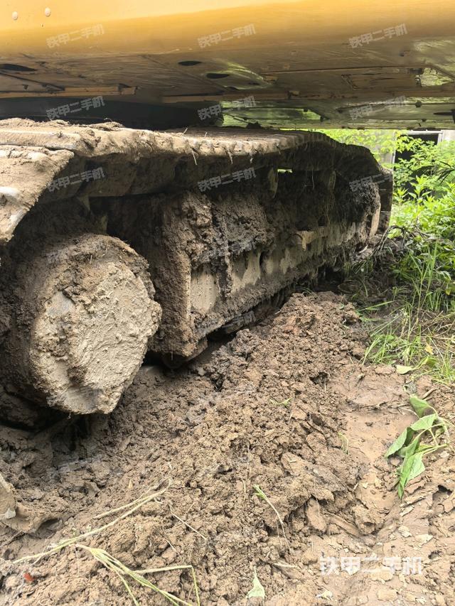 单侧履带整体(整机外观) 单侧履带整体(整机外观)